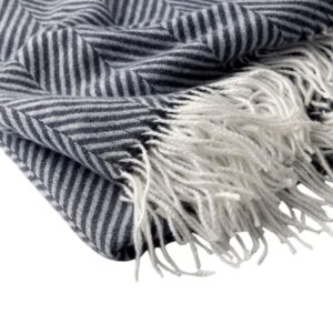Plaid tissé à chevrons gris 140×180 – Polyester 200g